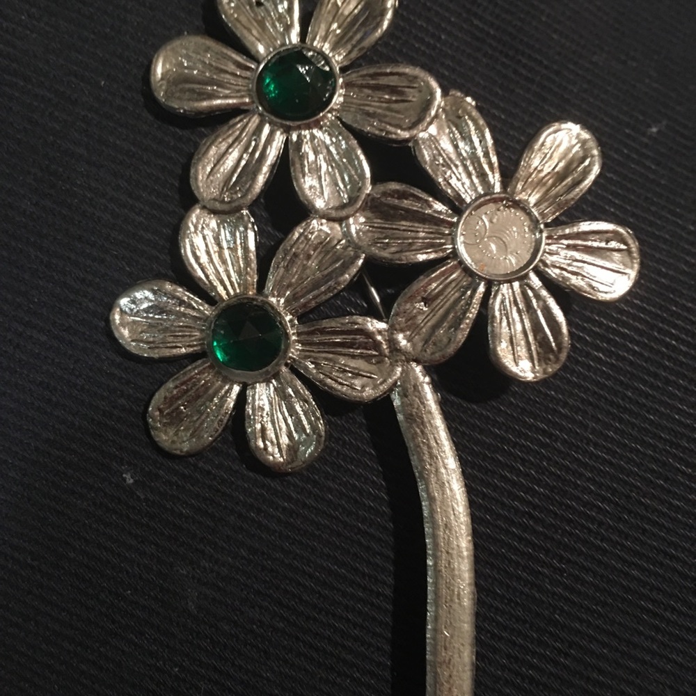 3 Daisy Pin Brooch - Picture 3 of 15